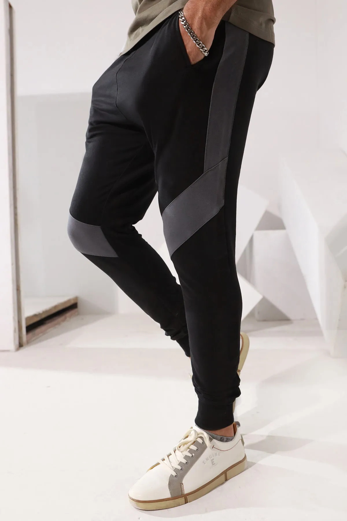 Black & Grey Jogger Pants - W22 - UTR003R