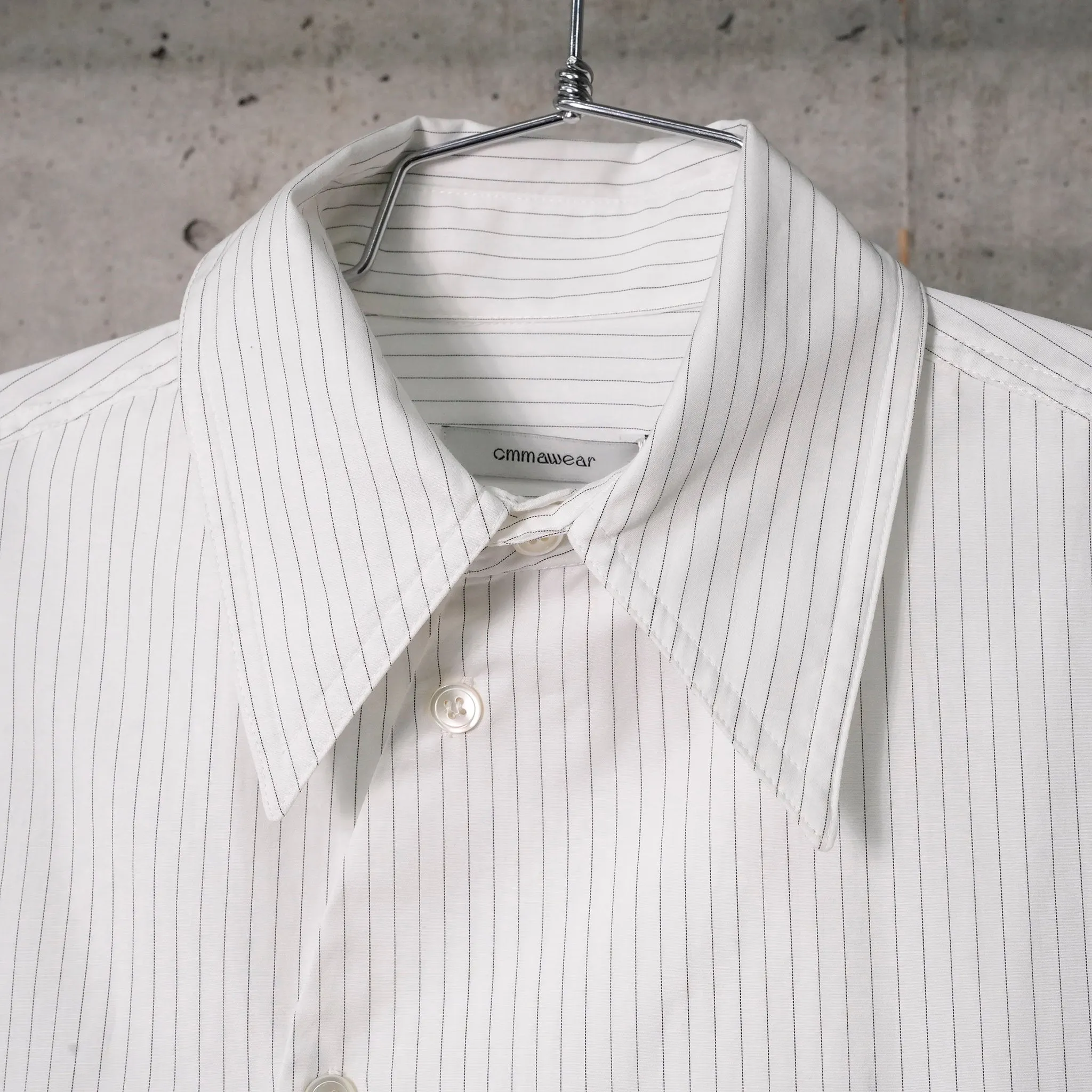 S-CURVE SHIRT / WHITE PINSTRIPE