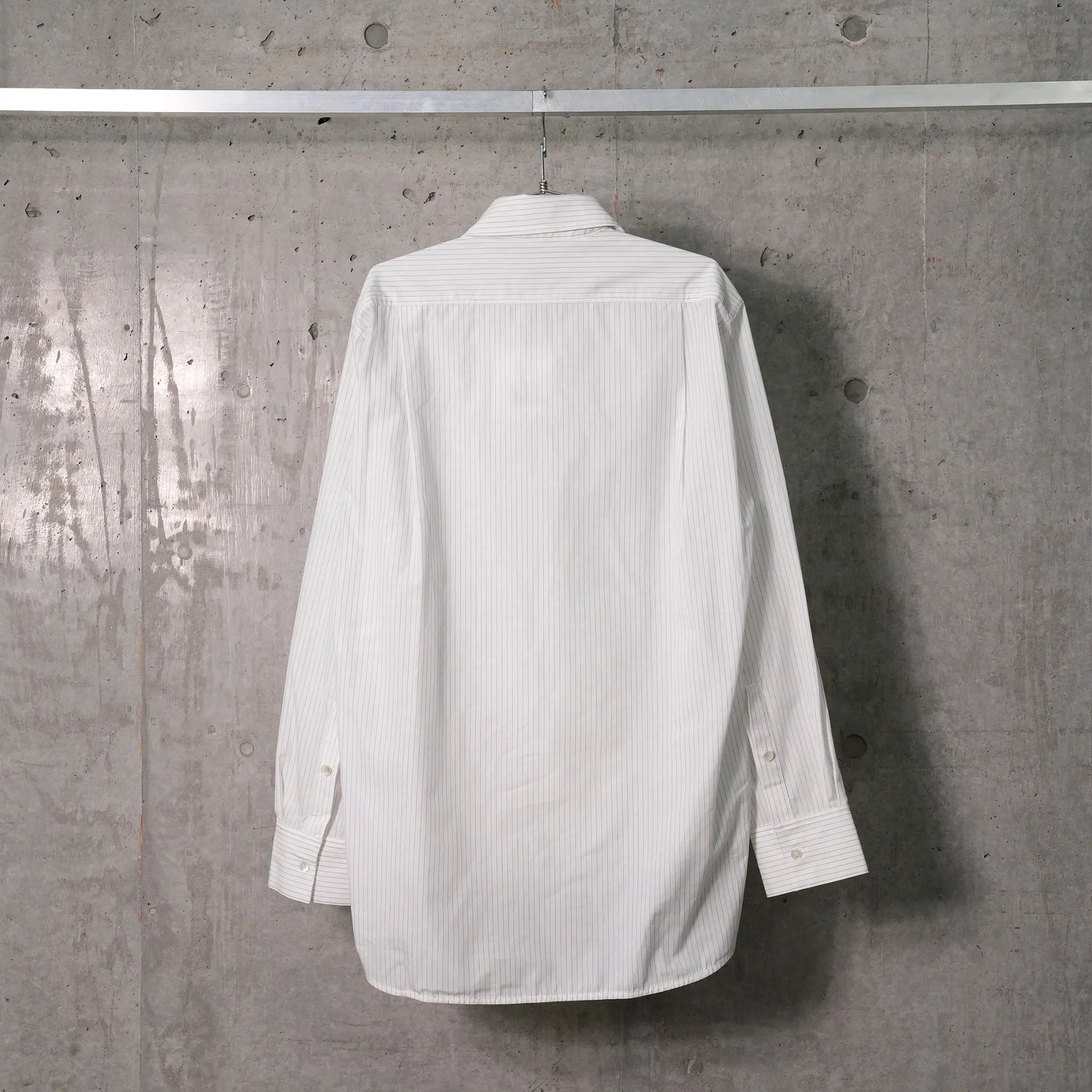 S-CURVE SHIRT / WHITE PINSTRIPE