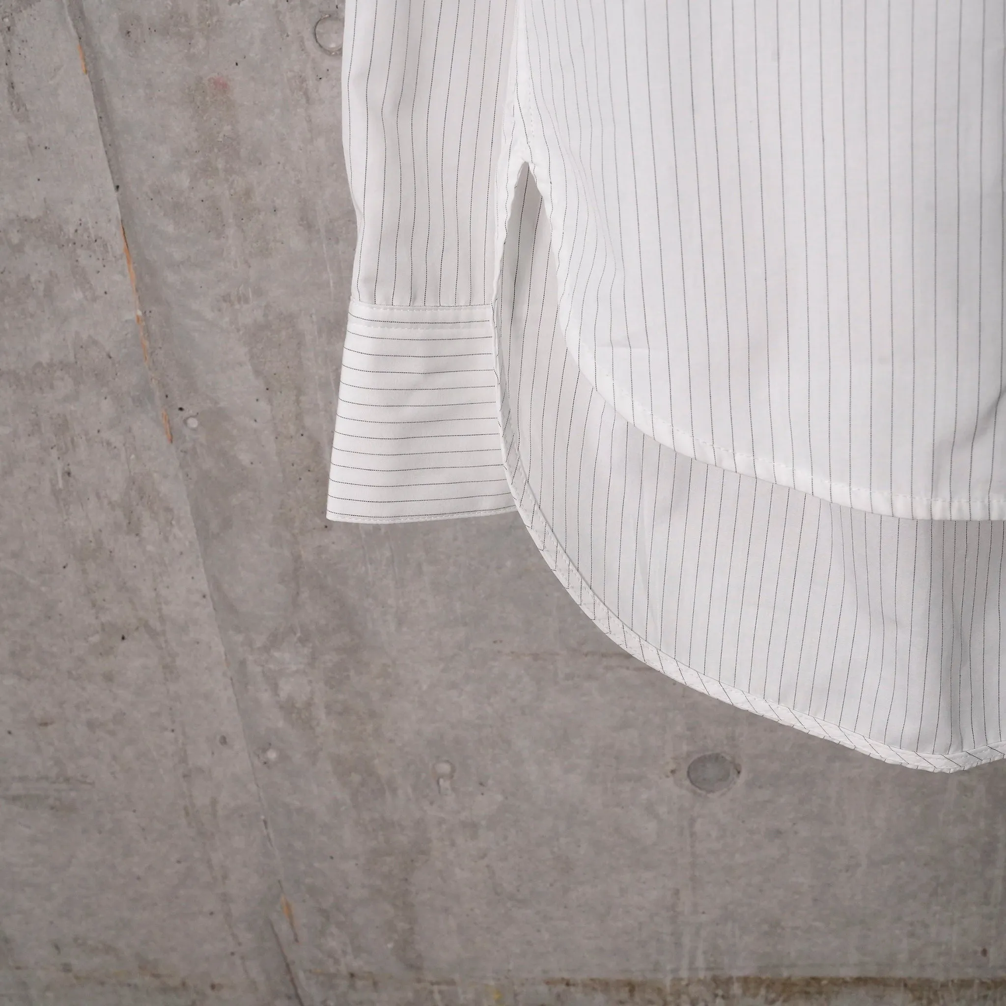 S-CURVE SHIRT / WHITE PINSTRIPE
