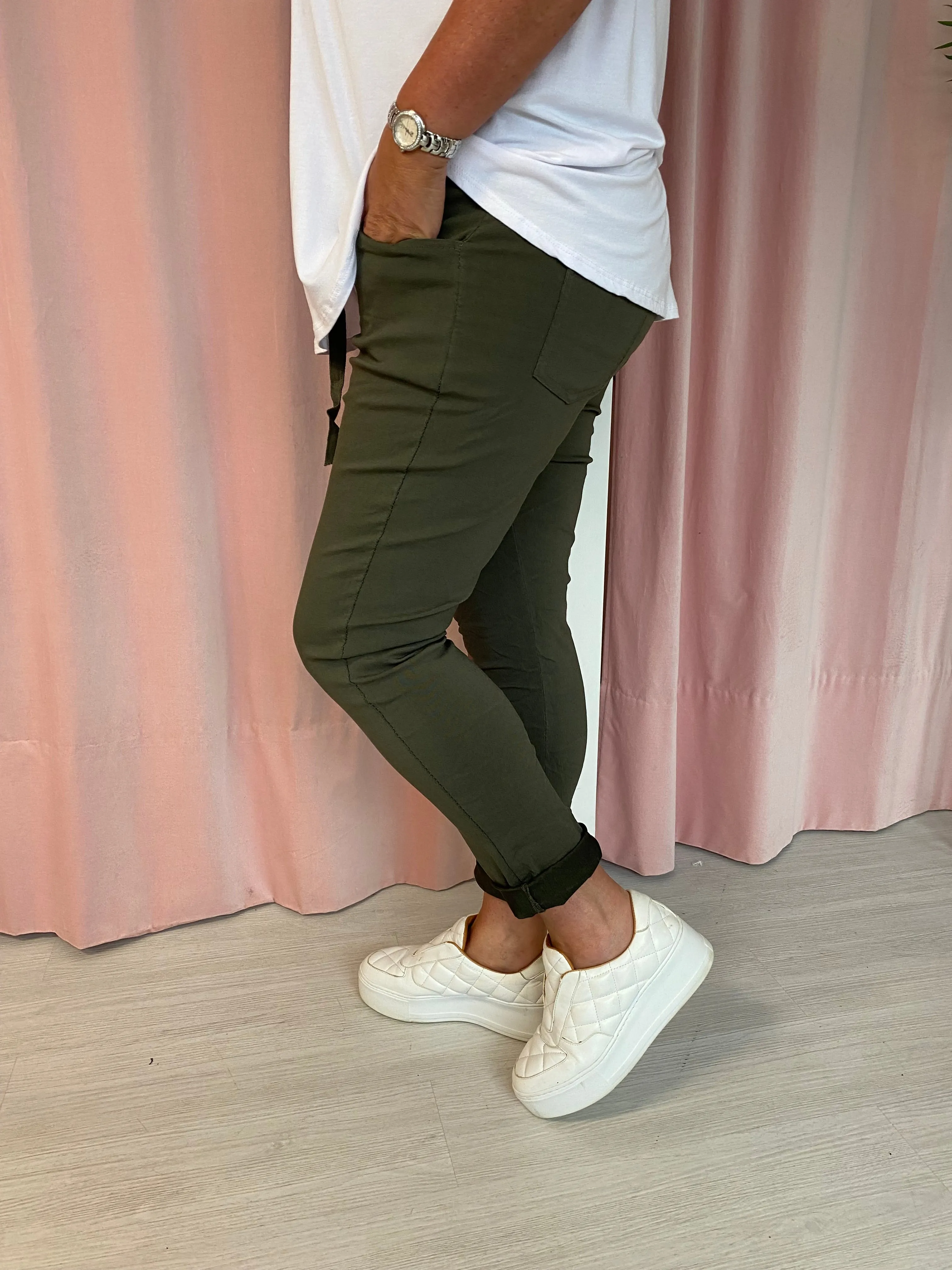 Slouch Magics - Khaki